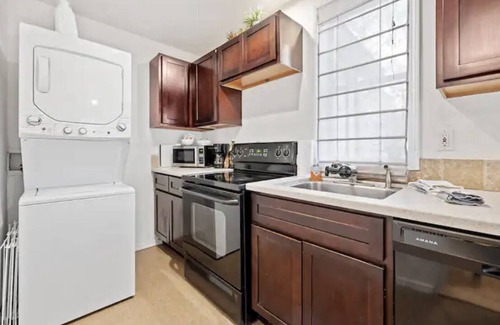 North End Casa | North End Cottage - Walking Distance to Hyde Park - Unbeatable Location