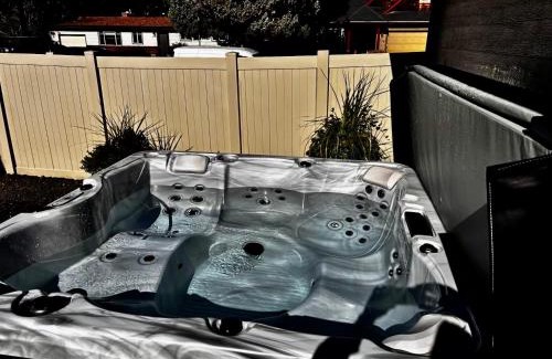 Sunset Casa | North End - Hyde Park - Hot Tub-21 Miles To Bogus!