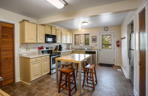 Gardiner Casa | North Entrance House - Cozy Home Minutes from Yellowstone's North Entrance!