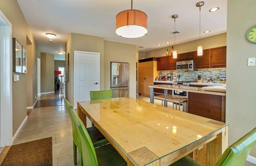 Town of Southold Town Casa | North Fork Escape: Spacious, Stylish, Serene Yard