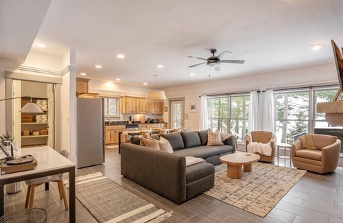 Breezy Point Cabina | North Loon-Charming|Kayaks|SUPs|Hot tub|Firepit