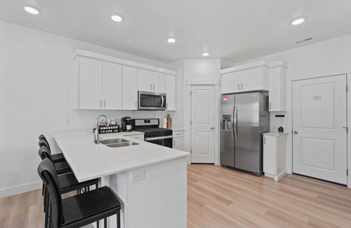 North Ogden Casa | North Ogden Townhouse Near Ski Resorts + Pet-Friendly