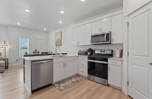 North Ogden Casa | North Ogden Townhouse Near Ski Resorts + Pet-Friendly