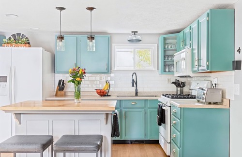 East Jordan Casa | North Retreat Oasis-Hot Tub, Dogs Ok, Boyne, Petoskey, Charlevoix, Skiing