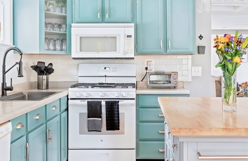 East Jordan Casa | North Retreat Oasis-Hot Tub, Dogs Ok, Boyne, Petoskey, Charlevoix, Skiing