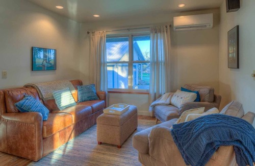Eastsound Cabaña | North Shore Retreat: Community Dock, Beach, Tennis, Pickleball Courts