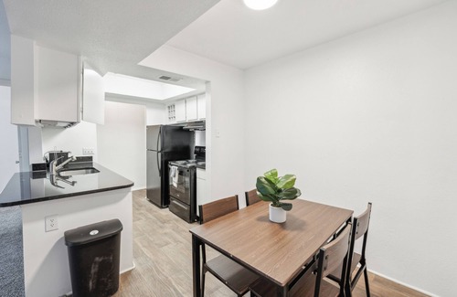 Winston - Salem Apartamento | Northcliffe 1107 I Fully Furnished 2 Bedroom 2 Ba