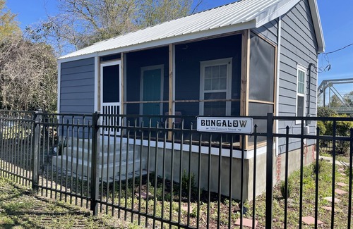 Wilmington Cabaña | Northside Bungalow / Brooklyn Arts 🎭 District