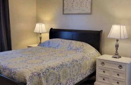 Greenwood Condominio | Northside Condo with Wooded View