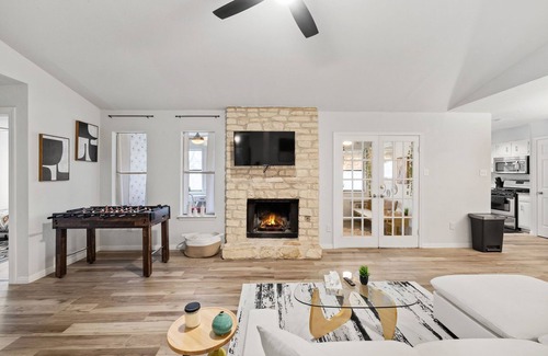 Anderson Mill Village Casa | Northside Stay W King Beds + Grill!