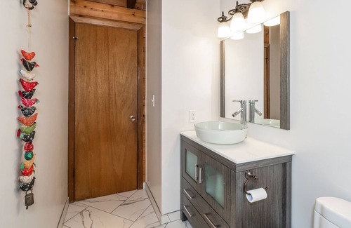 Poulsbo Casa | Northwest Chalet on Private Pond