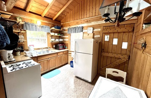 Ephraim Casa | Northwind Cottage #3, Cozy cabin in the woods, 1 block from the Bay.