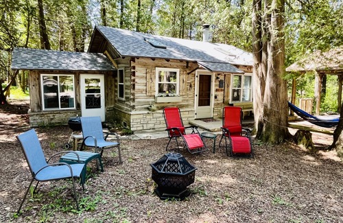 Ephraim Casa | Northwind Cottage #3, Cozy cabin in the woods, 1 block from the Bay.