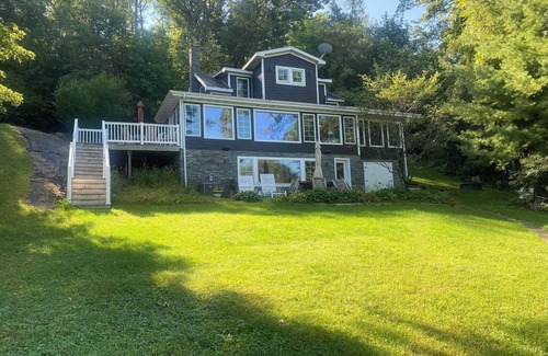 Markesan Casa | Northwoods Family Lake House on Green Lake, Markesan WI