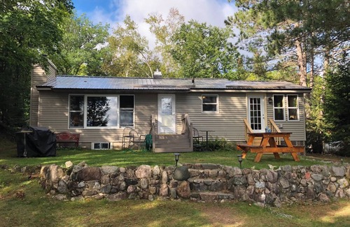 Pickerel Cabina | Escapada de Northwoods en el lago Pickerel - Water's Edge Cottage