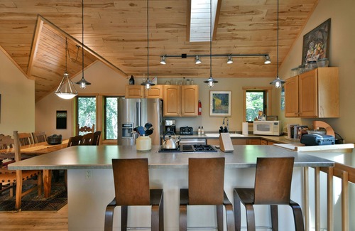 Spooner Casa | Northwoods Luxury: lago privado, cocina gourmet, sauna.