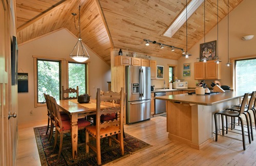 Spooner Casa | Northwoods Luxury: lago privado, cocina gourmet, sauna.