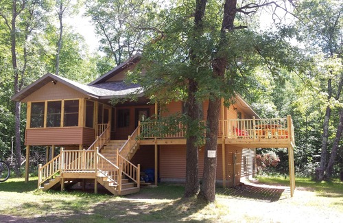 Trego Casa | Retiro de Northwoods Wisconsin !! La cabina de nueva construcción tiene capacidad para 10 personas cómodamente.
