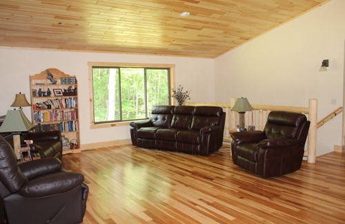Trego Casa | Retiro de Northwoods Wisconsin !! La cabina de nueva construcción tiene capacidad para 10 personas cómodamente.