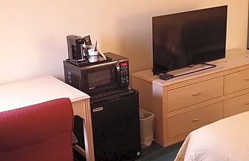 La Crosse Hotel | Norwood Inn and Suites Lacrosse - Standard 1 King Bed Non Smoking