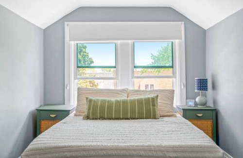 Norwood Park East Apartamento | Norwood Park/Edison Park! Workstation & In-unit Laundry! 2nd Floor Apt
