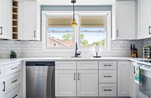 Norwood Park East Apartamento | Norwood Park/Edison Park! Workstation & In-unit Laundry! 2nd Floor Apt