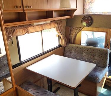 Hyvinkaa Otro | Nostalginen asuntoauto majoitus