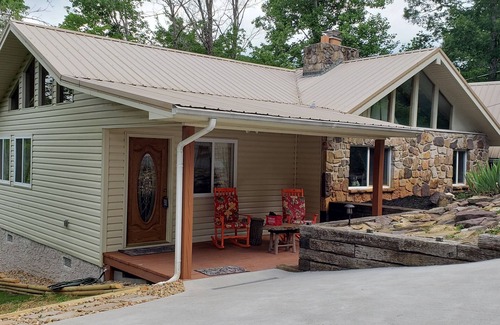 Madisonville Casa | NOT ACCEPTING BOOKINGS Private lake - PETS WELCOME