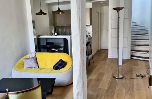 Notre Dame Apartamento | Notre Dame, 53sqm rooftop duplex, A/C, 6 direct metro lines to Olympic Games