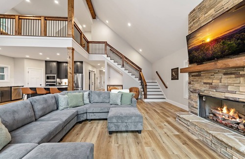 Blairsville Casa | Nottely Retreat - Lakefront | Hot Tub | Game Room