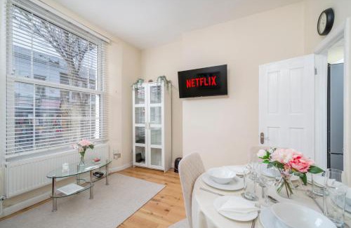 Pembridge Apartamento | NOTTING HILL & HYDE PARK, CHIC 2 bedroom flat, 1 minute to PORTOBELLO Rd & the TUBE
