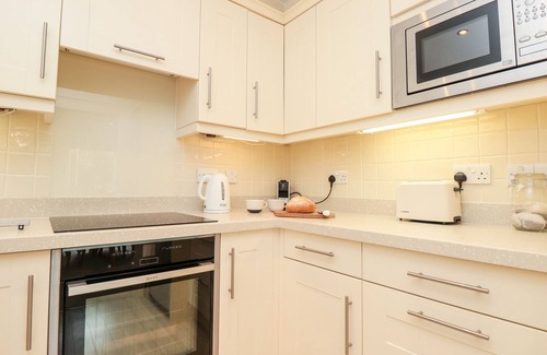 Dittisham Cabaña | November Cottage