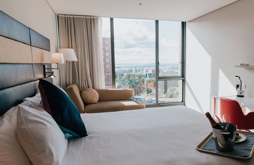 Newcastle Hotel | Novotel Newcastle Beach