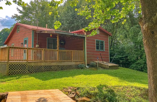 Warrensville Cabaña | NOW BOOKING RIVER OTTER COTTAGE! 2BR/1BA ON THE NEW RIVER W/FIREPIT AND WIFI