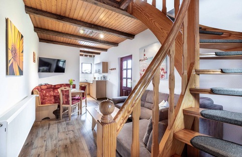 Steffenshagen Apartamento | Nr. 2 - 4 Zimmer Ferienwohnung mit Kamin, Terrasse, Garten - Ostsee Bauernhof Schwalbennest OFC 15