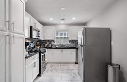 Bellaire Casa | Nr Med Center, Nrg, Galleria Htown Getaway Games