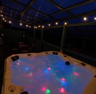 Newcastle-upon-Tyne Casa | Numero Uno Luxe Retreat 3BR 3 Baths Hot Tub wifi