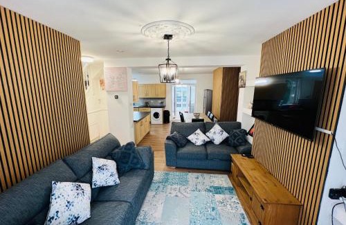 Newcastle-upon-Tyne Casa | Numero Venti Aparthouse wifi parking Hot Tub