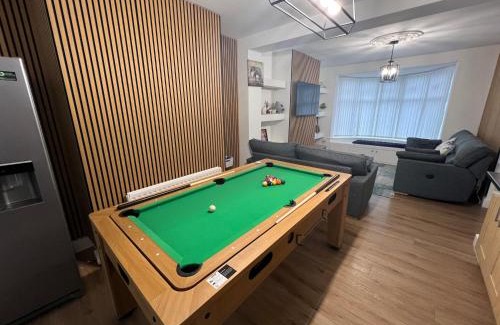 Newcastle-upon-Tyne Casa | Numero Venti Aparthouse wifi parking Hot Tub