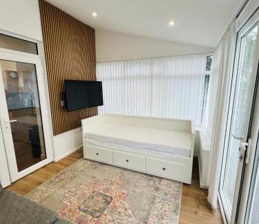 Newcastle-upon-Tyne Casa | Numero Venti Aparthouse wifi parking Hot Tub