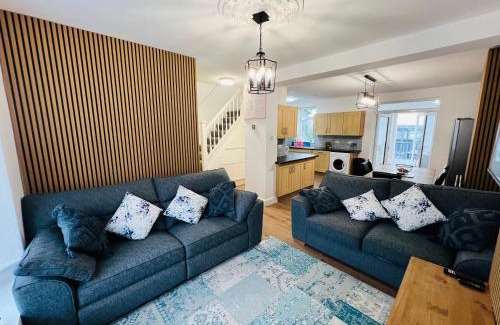 Newcastle-upon-Tyne Casa | Numero Venti Aparthouse wifi parking Hot Tub