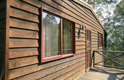 Bermagui Casa | CASA NUTLEY: 74 Nutley's Creek Road- Vistas al río, estacionamiento para botes.