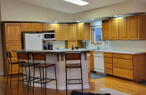 North Bend Casa | NW mountain/city retreat, w/year round recreation