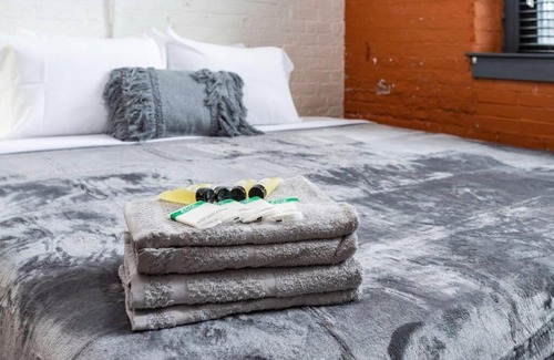 Rochester Apartamento | NY Style Centric Loft w/KingBed