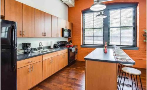 Rochester Apartamento | NY Style Loft with King Bed