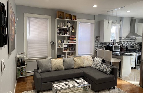The Heights Apartamento | NYC-Bound 3 BR Apt, Parking + Outdoor Urban Oasis