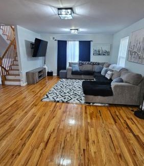 Forest Hill Casa | NYC & Downtown Newark Commuter Dream Stay