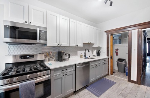 West Side Apartamento | NYC in Minutes Value Stay Jersey City Retreat The Vic