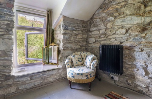 Tanygrisiau Cabaña | NYTH YR ERYR, pet friendly, with open fire in Blaenau Ffestiniog