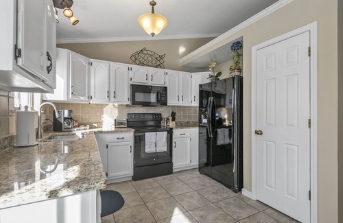 O'Fallon Casa | O'Fallon Edge Oasis- 4bd/3bt, Wooded Backyard, Office, Great Family Getaway